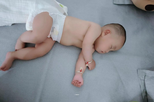 宜都宝宝积食发烧怎么处理